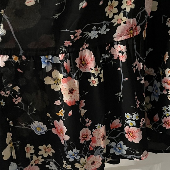 Elegant Floral Long Sleeve Dress - Picture 3 of 4